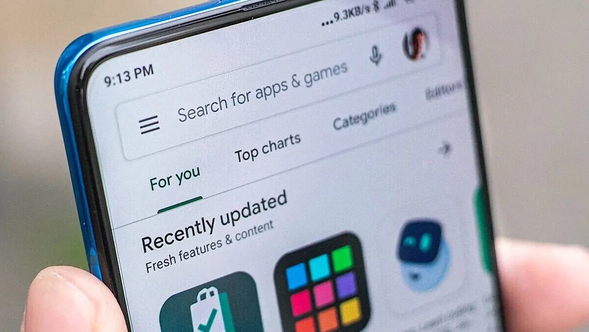 Android 14 kommer att varna när du laddar ner uppdateringar för Google-appar från andra källor