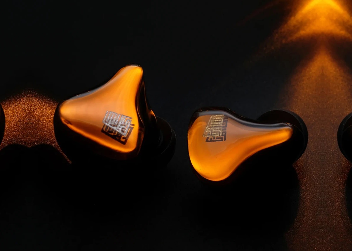 Heartfield Orange: Förstärkande hörlurar med fyra drivrutiner